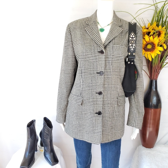 Ann Taylor Jackets & Blazers - Ann Taylor wool fully lined button front blazer